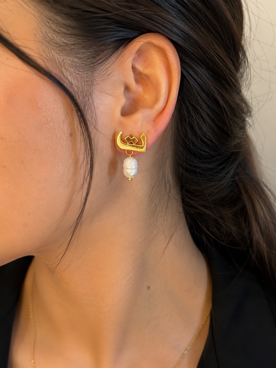 pearl letter earring Main image